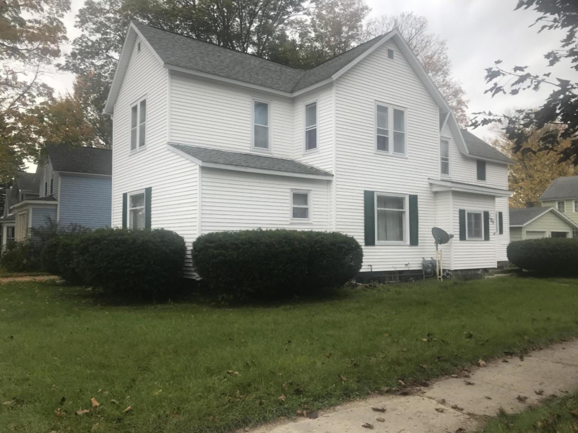 206 South Higbee Street Reed City, MI 49677 - Photo 2 of 19 F388ACBF-6C34-4B4C-B951-9B45B3450556