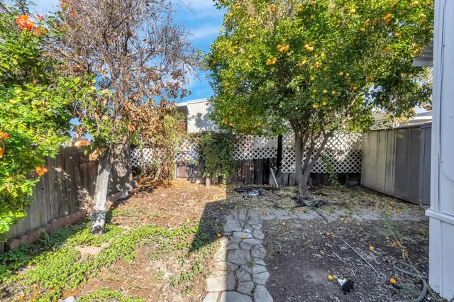 a view of a house with backyard and garden