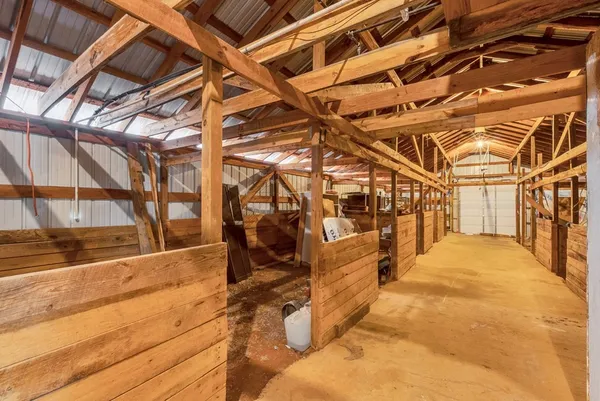 $269,900 | 233 MacArthur Lane, Walling, TN 38587