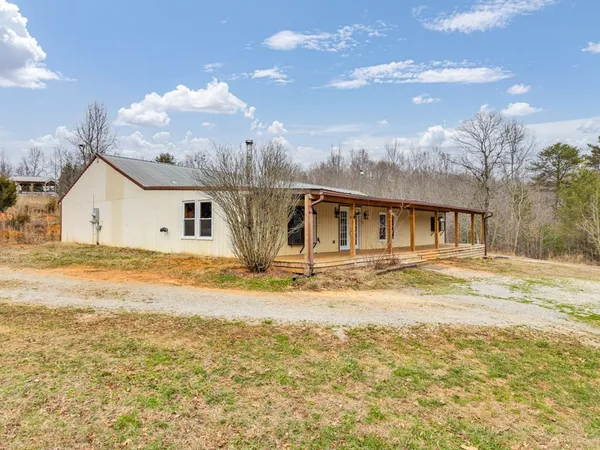 $269,900 | 233 MacArthur Lane, Walling, TN 38587