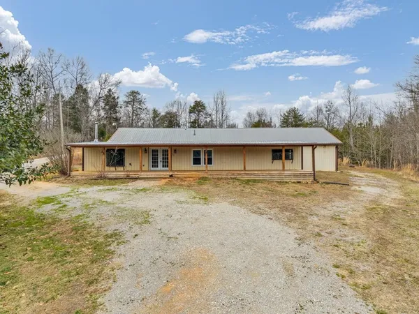 $269,900 | 233 MacArthur Lane, Walling, TN 38587