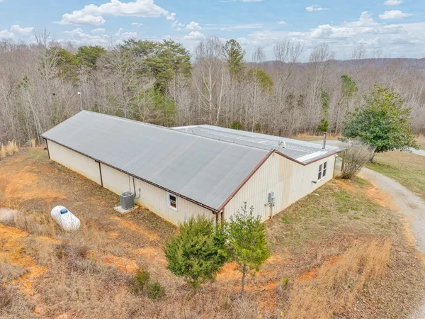 $269,900 | 233 MacArthur Lane, Walling, TN 38587