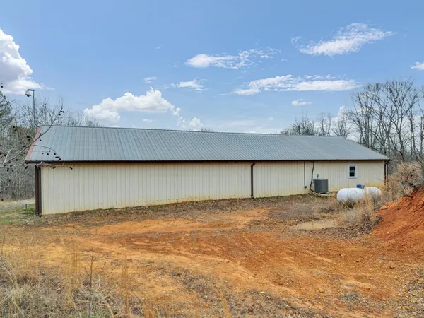 $269,900 | 233 MacArthur Lane, Walling, TN 38587