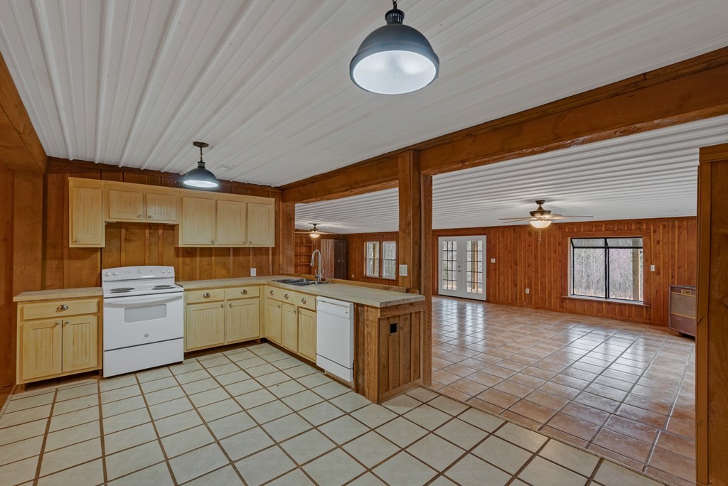 233 MacArthur Lane Walling, TN 38587 - Photo 3 of 34