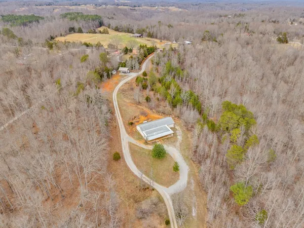 $269,900 | 233 MacArthur Lane, Walling, TN 38587