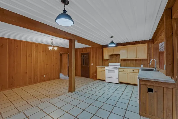 $269,900 | 233 MacArthur Lane, Walling, TN 38587