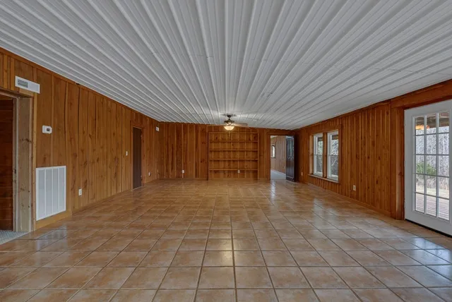 $274,900 | 233 MacArthur Lane, Walling, TN 38587