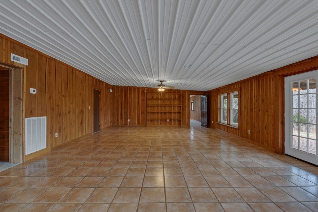 233 MacArthur Lane Walling, TN 38587 - Photo 7 of 34