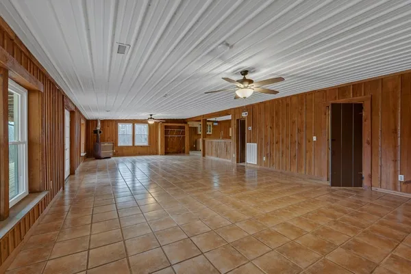 $269,900 | 233 MacArthur Lane, Walling, TN 38587