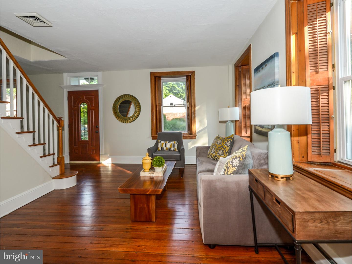 677 Brooke Road Glenside, PA 19038 - Photo 5 of 22 Living Room