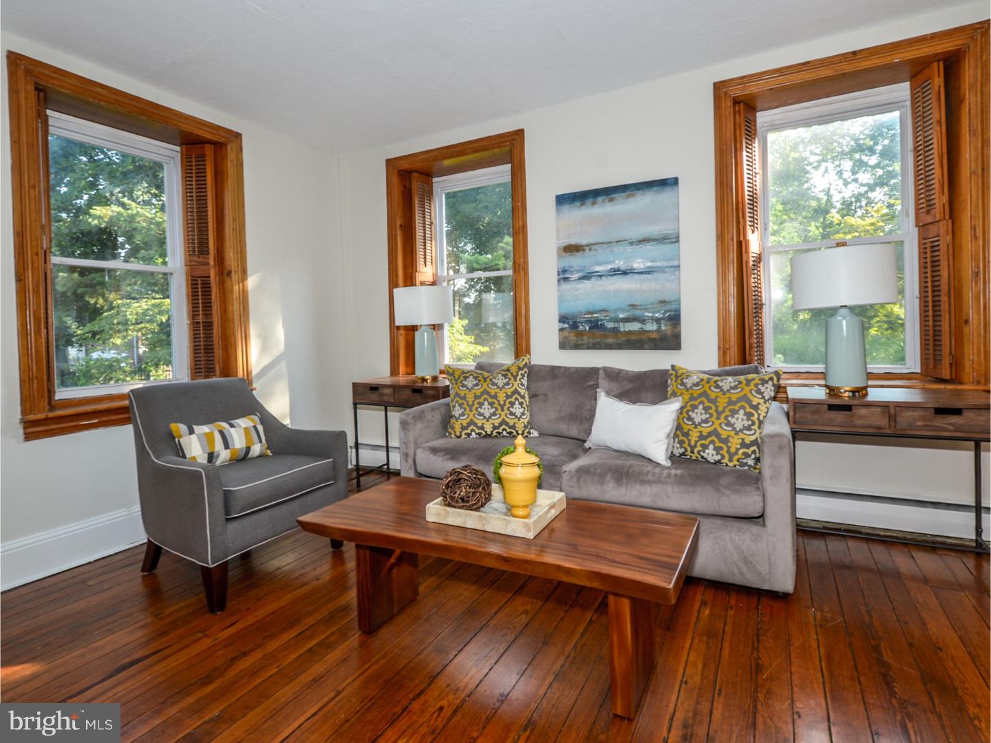 677 Brooke Road Glenside, PA 19038 - Photo 6 of 22 Living Room