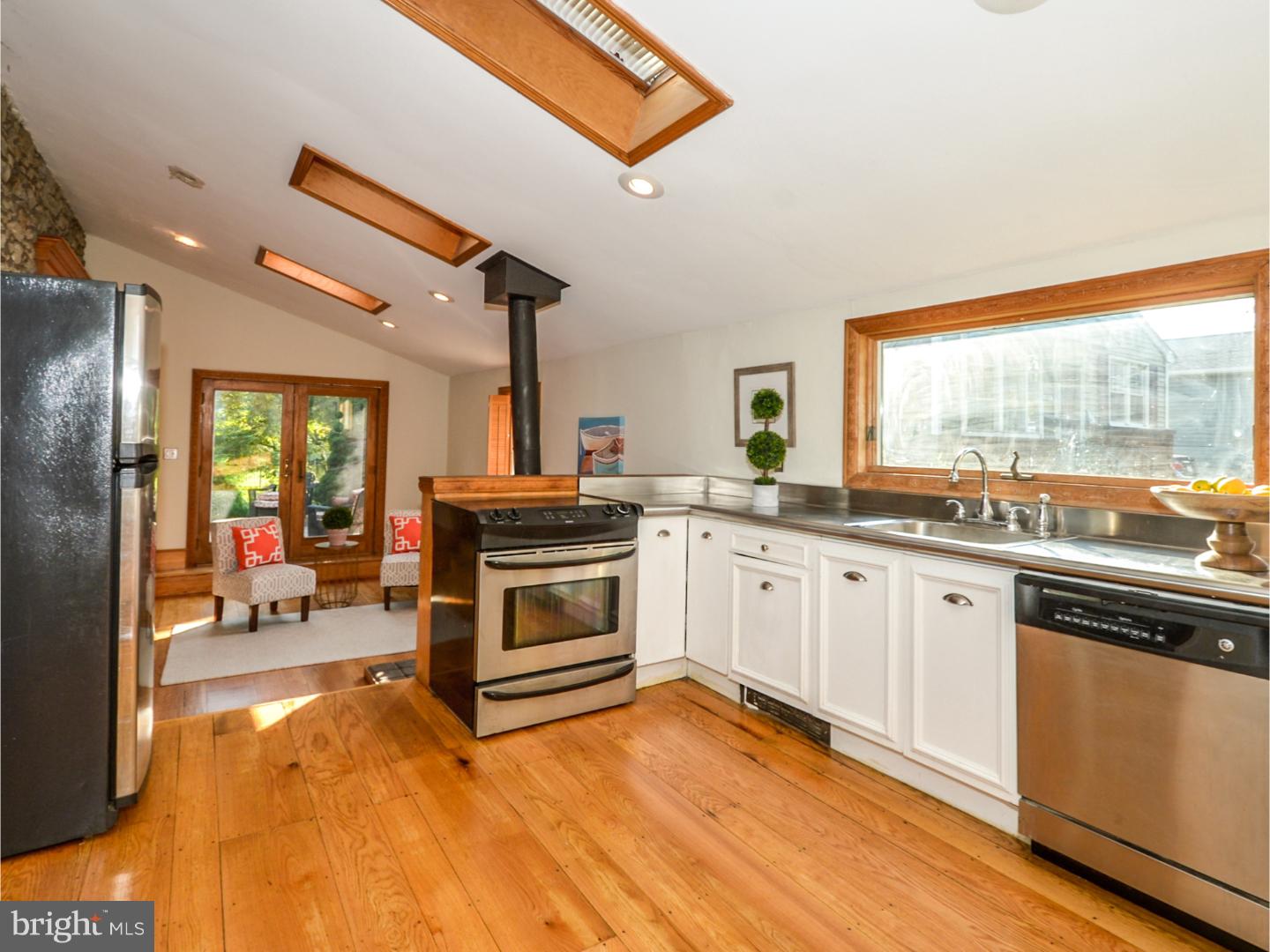 677 Brooke Road Glenside, PA 19038 - Photo 8 of 22 Gallery Image 8