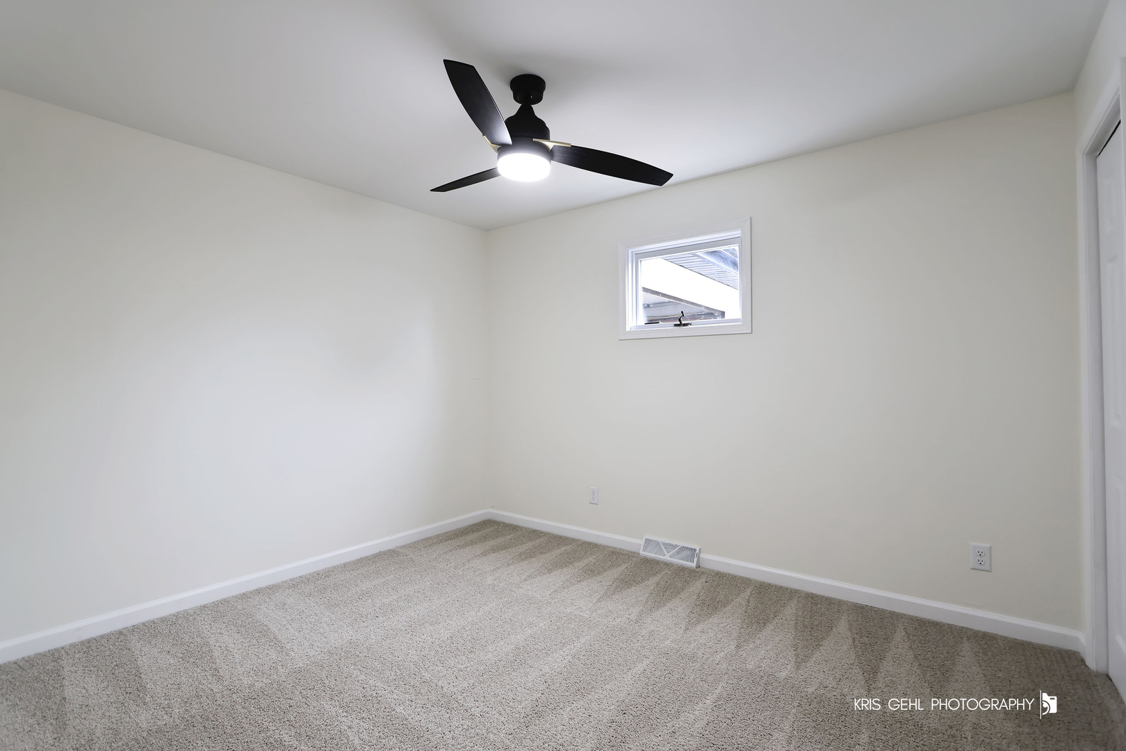 18653 West Willow Point Road Grayslake, IL 60030 - Photo 25 of 49 an empty room with a window