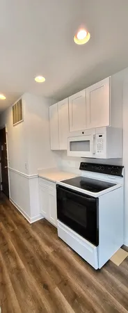 $185,000 | 1607 Maple Terrace, Unit 2D, Lisle, IL 60532