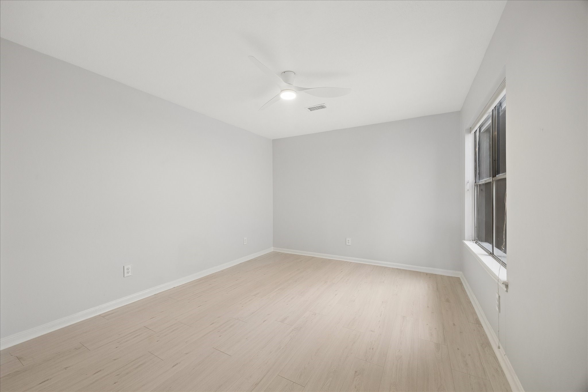 4315 Westheimer Road Houston, TX 77027 - Photo 11 of 15 Secondary bedroom upstairs