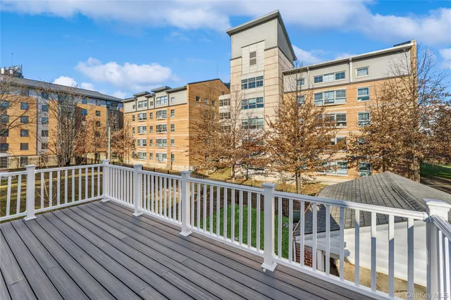 $1,179,000 | 17031 Grand Central Parkway | Hillcrest