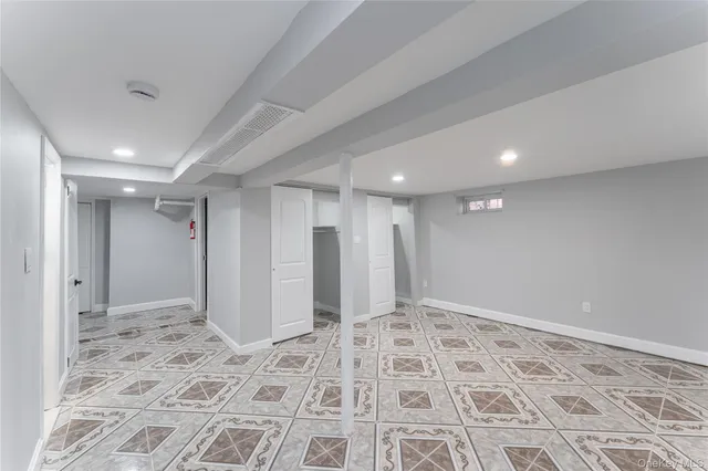 $1,179,000 | 17031 Grand Central Parkway | Hillcrest