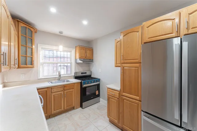 $1,179,000 | 17031 Grand Central Parkway | Hillcrest