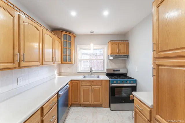 $1,179,000 | 17031 Grand Central Parkway | Hillcrest