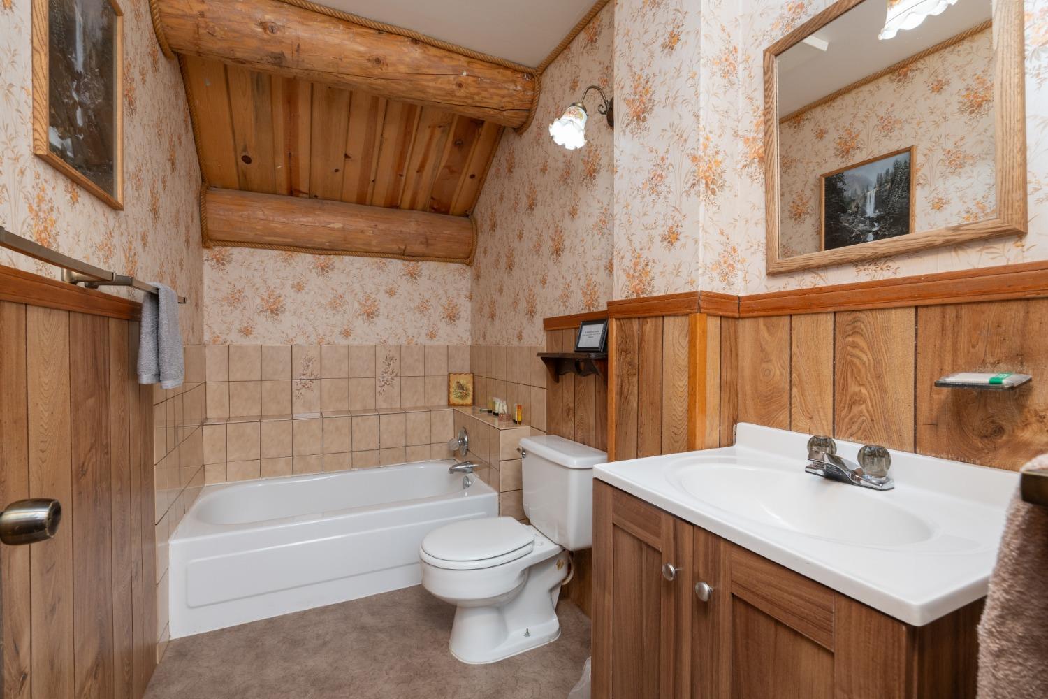 7426 Henness Ridge Road Yosemite West, CA 95389 - Photo 20 of 35 Upstairs bathroom includes tub (no shower).