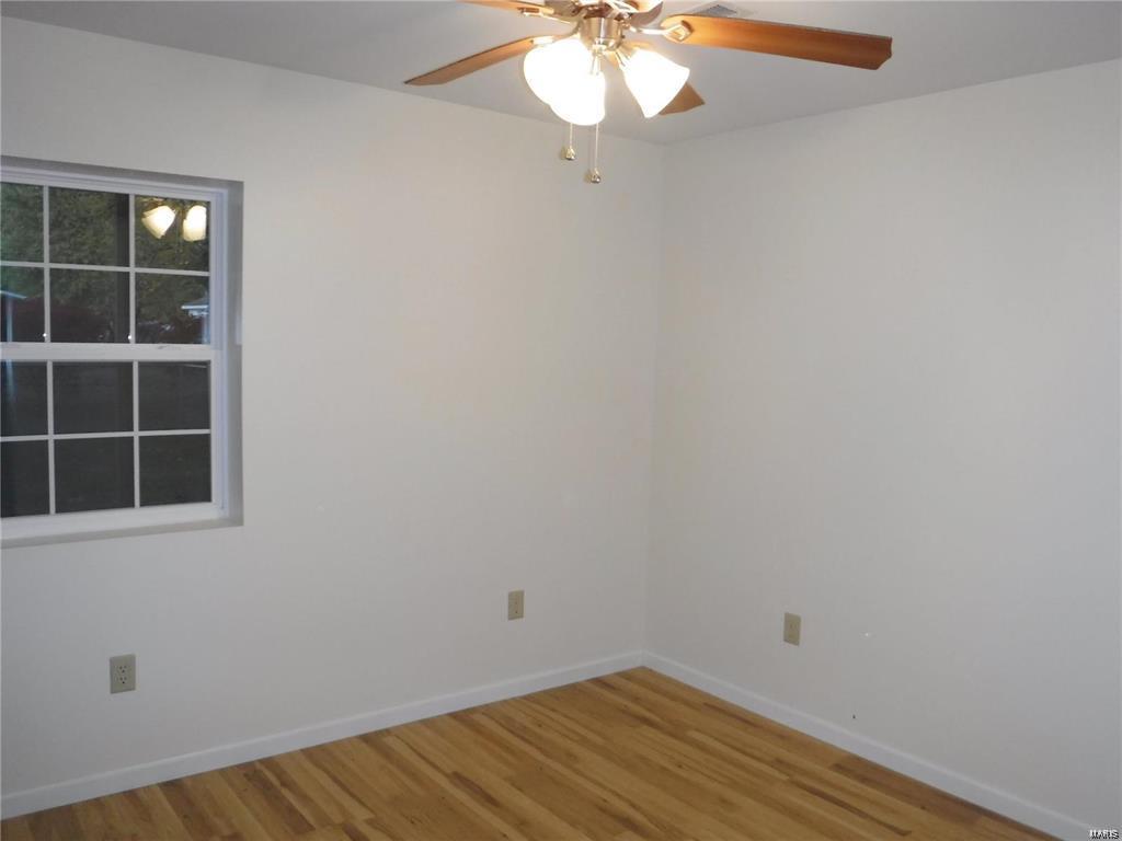 609 Madison Street Kane, IL 62054 - Photo 5 of 11 Gallery Image 5