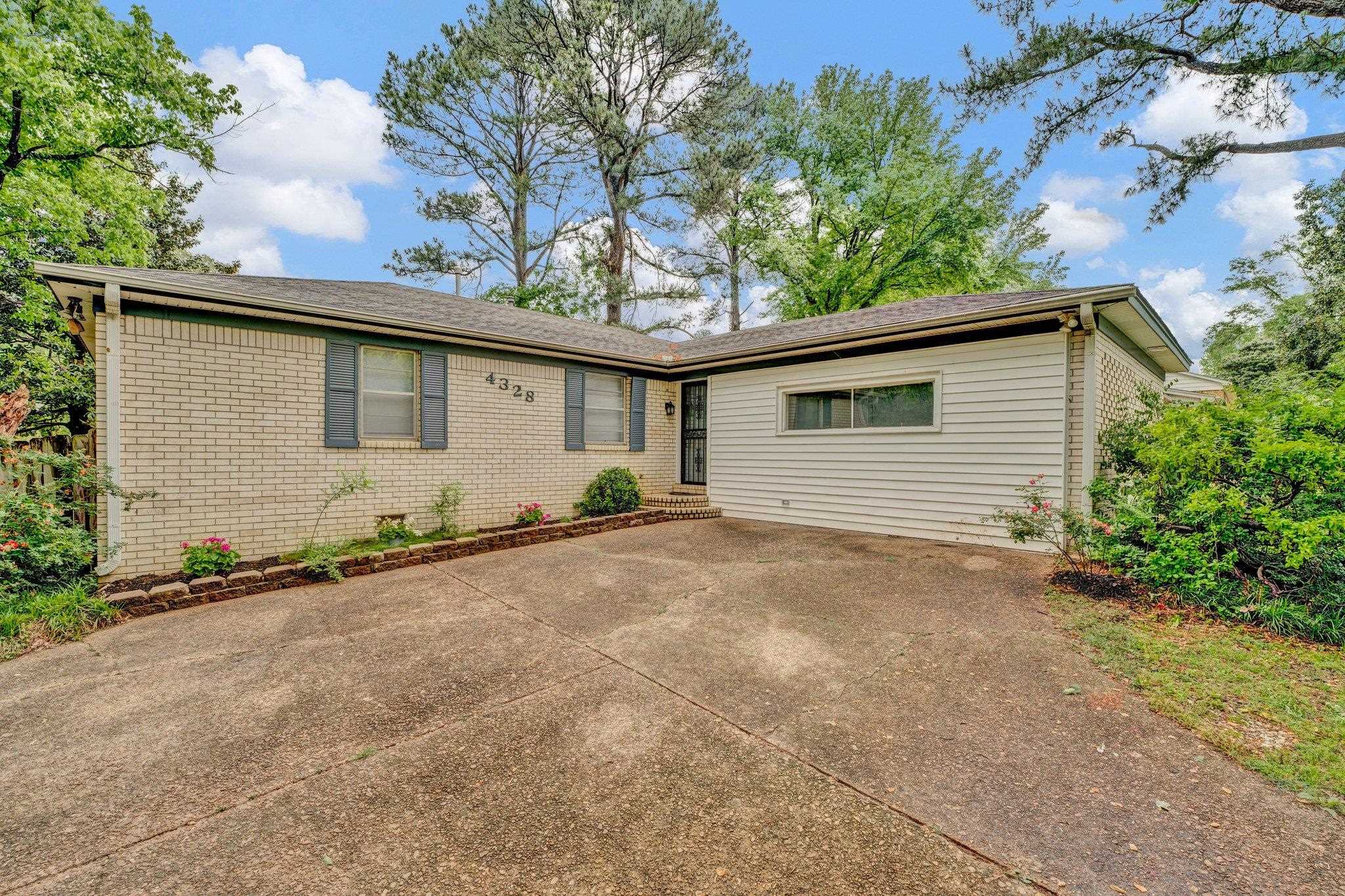 4328 Riche Road Memphis, TN 38128 - Photo 3 of 28 a backyard of a house with yard and garage