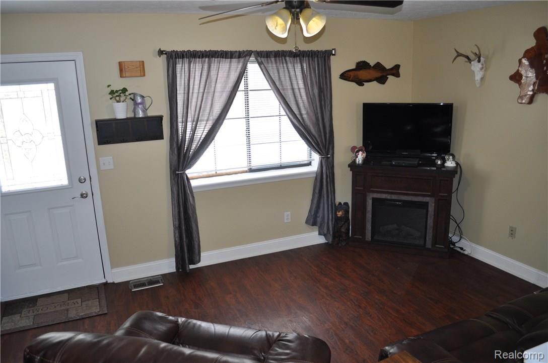 2995 Harding Street Pinckney, MI 48169 - Photo 6 of 13 6 LivingRoom.JPG