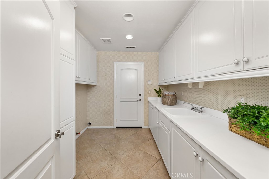 5501 Carriage Place Rancho Cucamonga, CA 91737 - Photo 22 of 60 Laundry Room