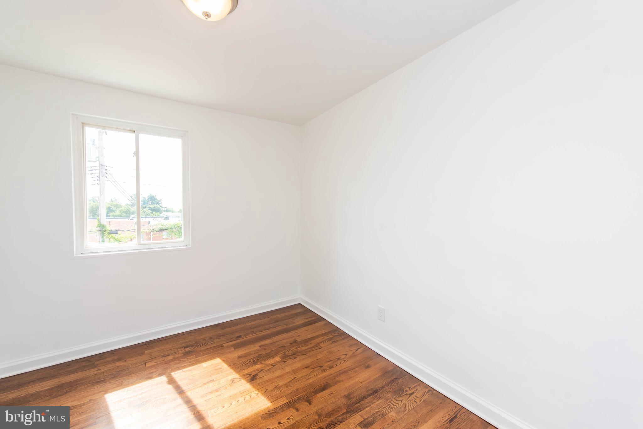 911 Coleridge Road Baltimore, MD 21229 - Photo 22 of 40 Bedroom