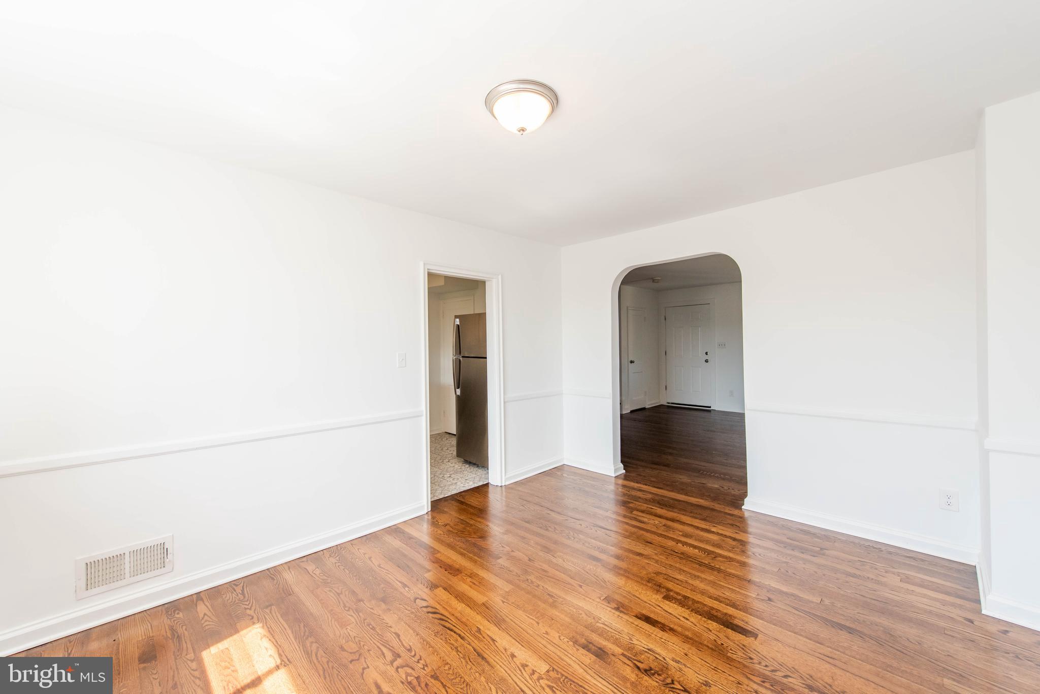 911 Coleridge Road Baltimore, MD 21229 - Photo 8 of 40 Dining Room