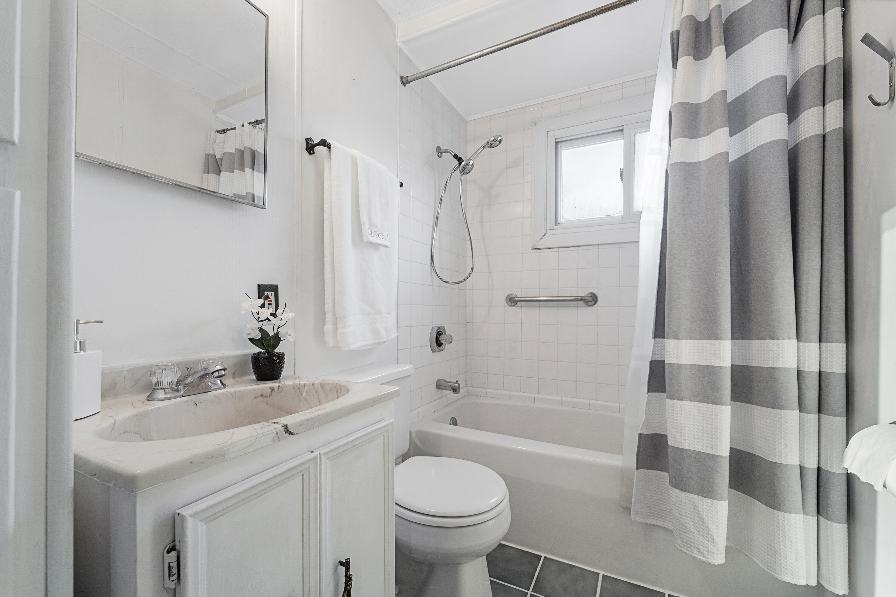 3471 South 66th Street Milwaukee, WI 53219 - Photo 12 of 20 Bathroom