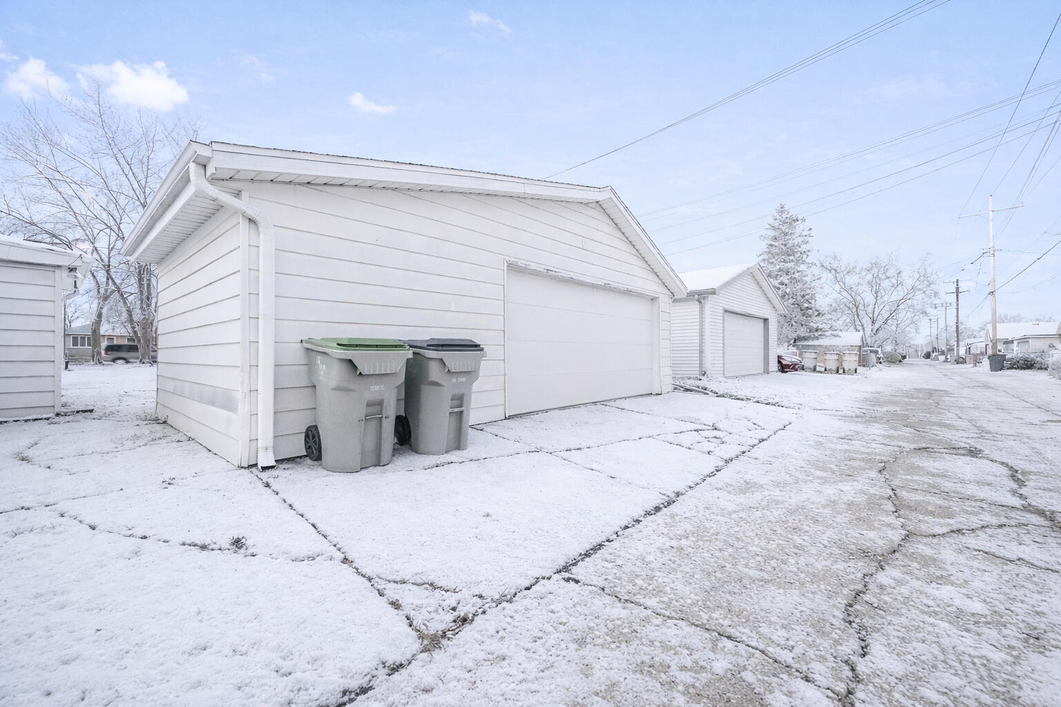 3471 South 66th Street Milwaukee, WI 53219 - Photo 18 of 20 Large Garage