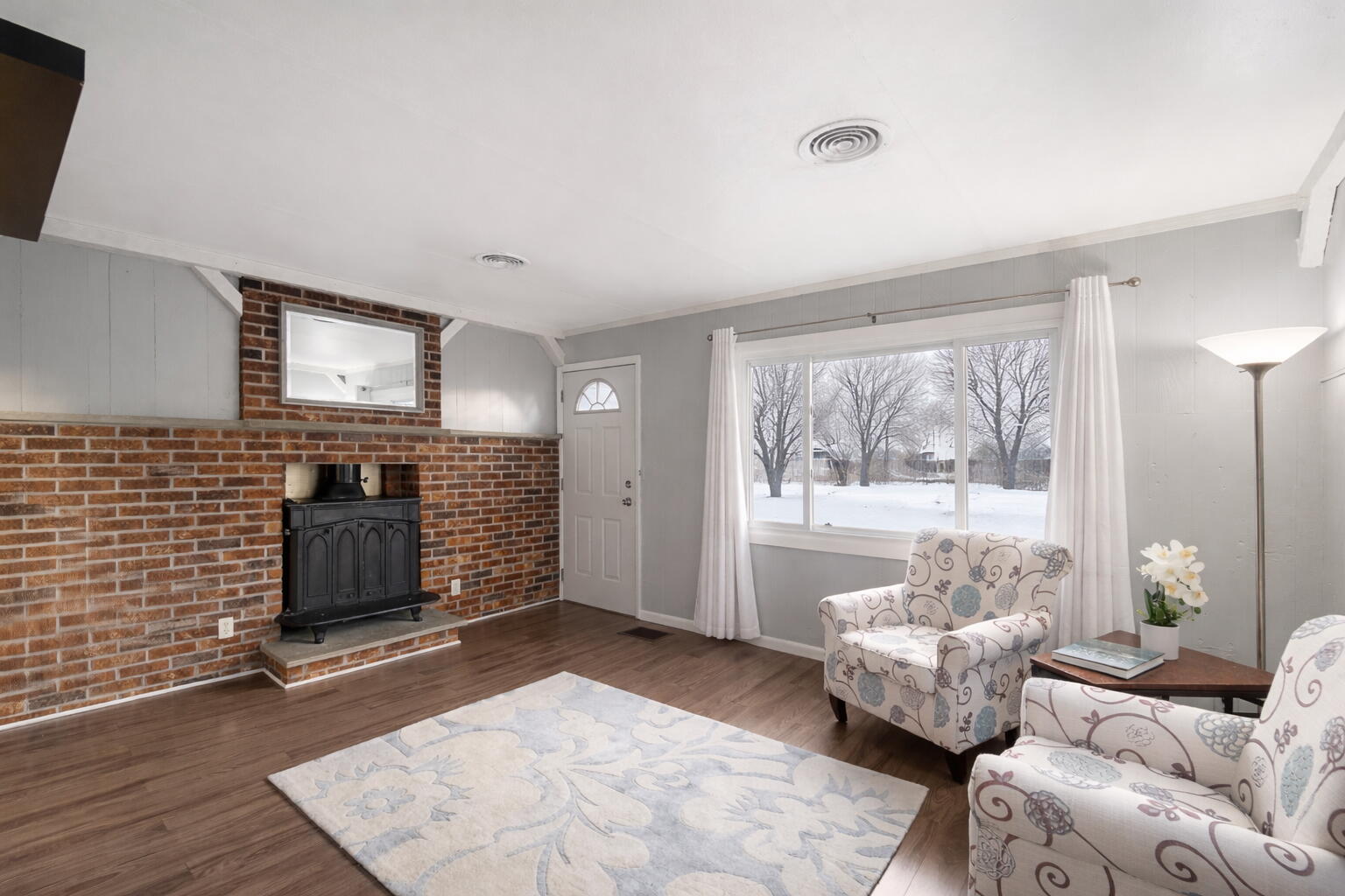 3471 South 66th Street Milwaukee, WI 53219 - Photo 2 of 20 Living Room