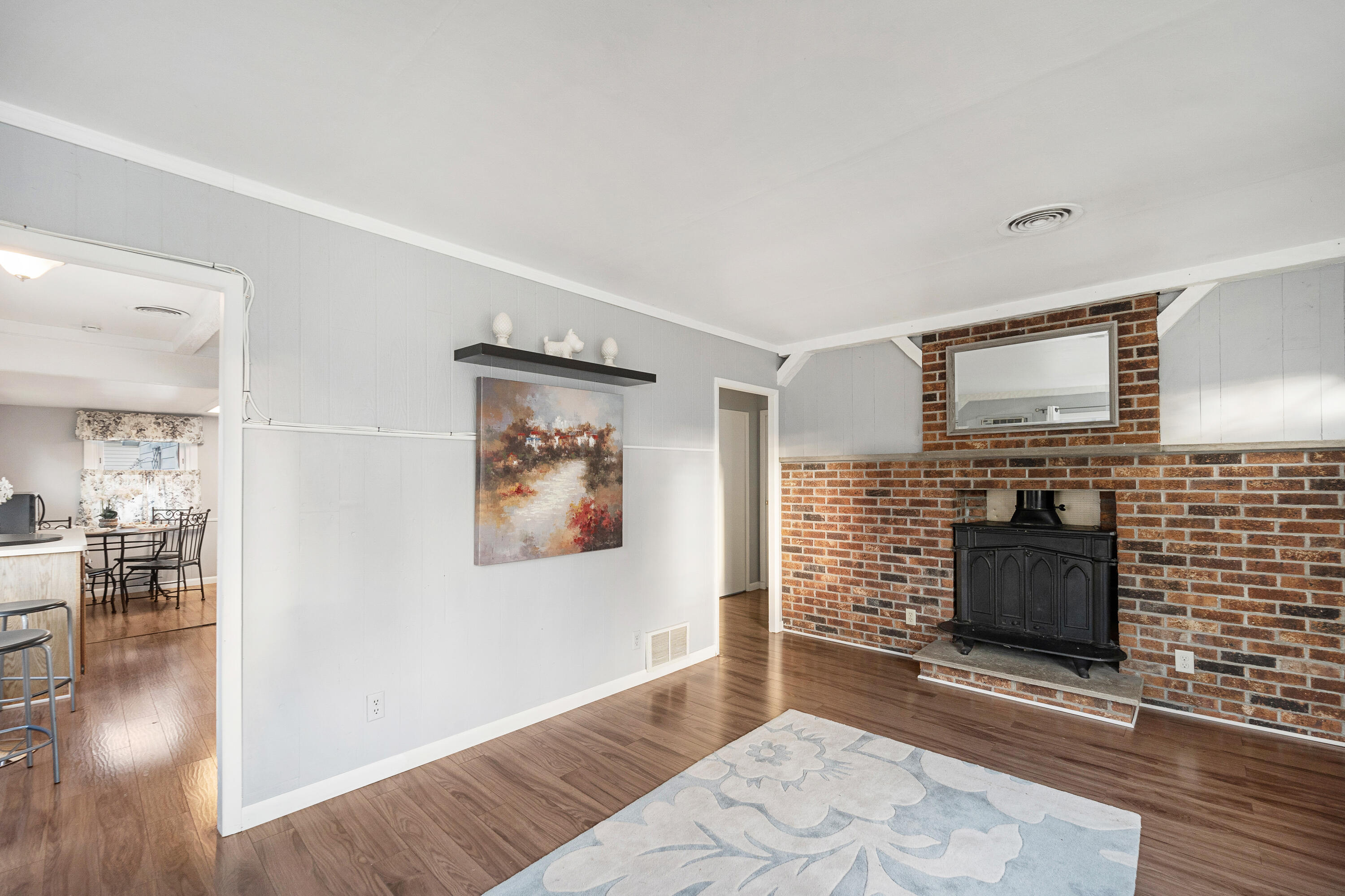 3471 South 66th Street Milwaukee, WI 53219 - Photo 4 of 20 Living room3