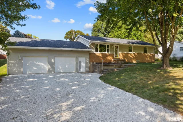 $212,000 | 719 Schilpp Court, Hopedale, IL 61747