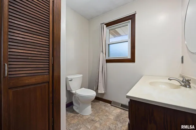 $212,000 | 719 Schilpp Court, Hopedale, IL 61747