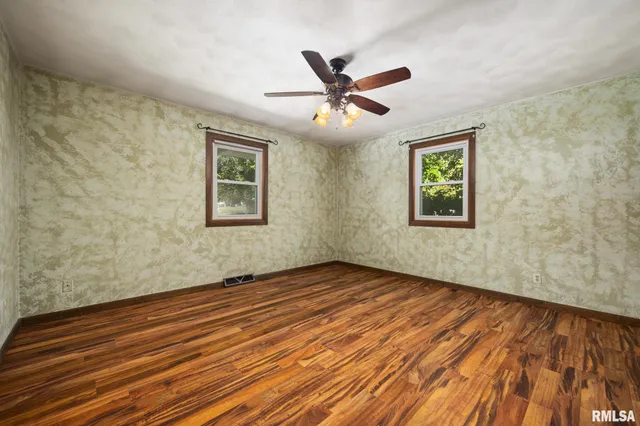 $212,000 | 719 Schilpp Court, Hopedale, IL 61747