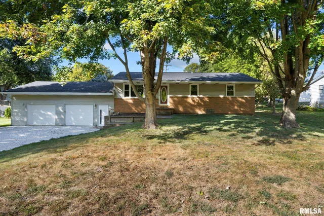 $212,000 | 719 Schilpp Court, Hopedale, IL 61747