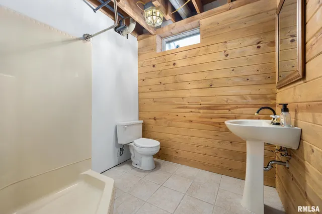 $212,000 | 719 Schilpp Court, Hopedale, IL 61747