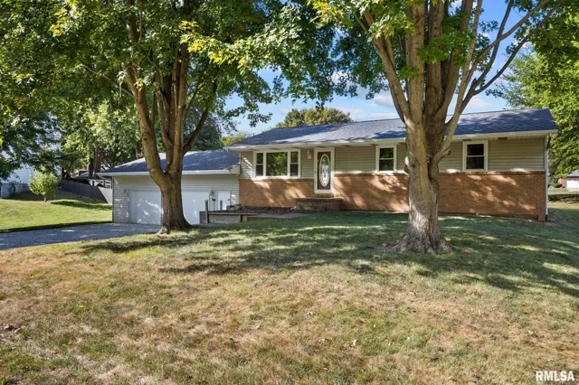 $212,000 | 719 Schilpp Court, Hopedale, IL 61747