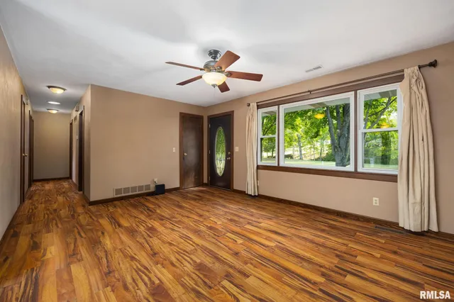 $212,000 | 719 Schilpp Court, Hopedale, IL 61747