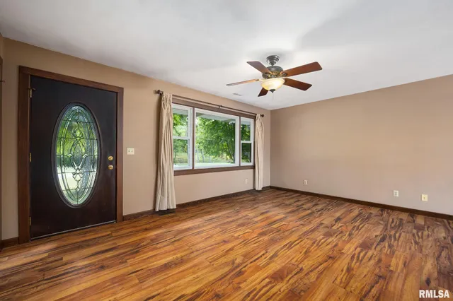 $212,000 | 719 Schilpp Court, Hopedale, IL 61747