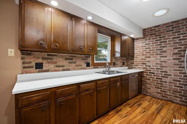 $212,000 | 719 Schilpp Court, Hopedale, IL 61747