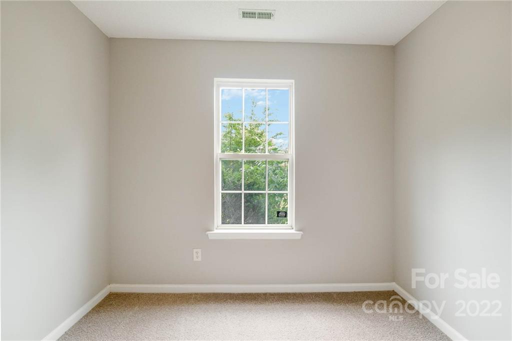 2800 Oneida Road Charlotte, NC 28269 - Photo 13 of 18 an empty room with a window