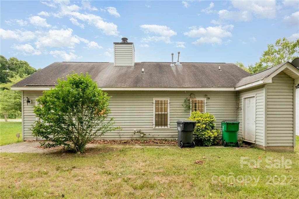 2800 Oneida Road Charlotte, NC 28269 - Photo 18 of 18 a view of a house with a yard and plants