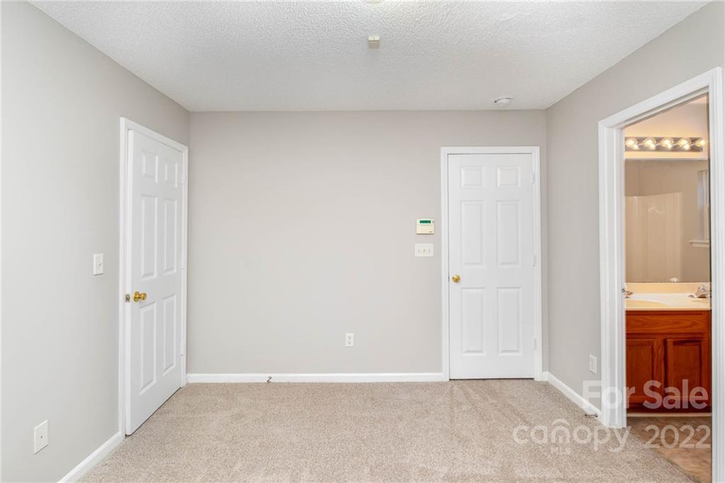 2800 Oneida Road Charlotte, NC 28269 - Photo 10 of 18 an empty room with window