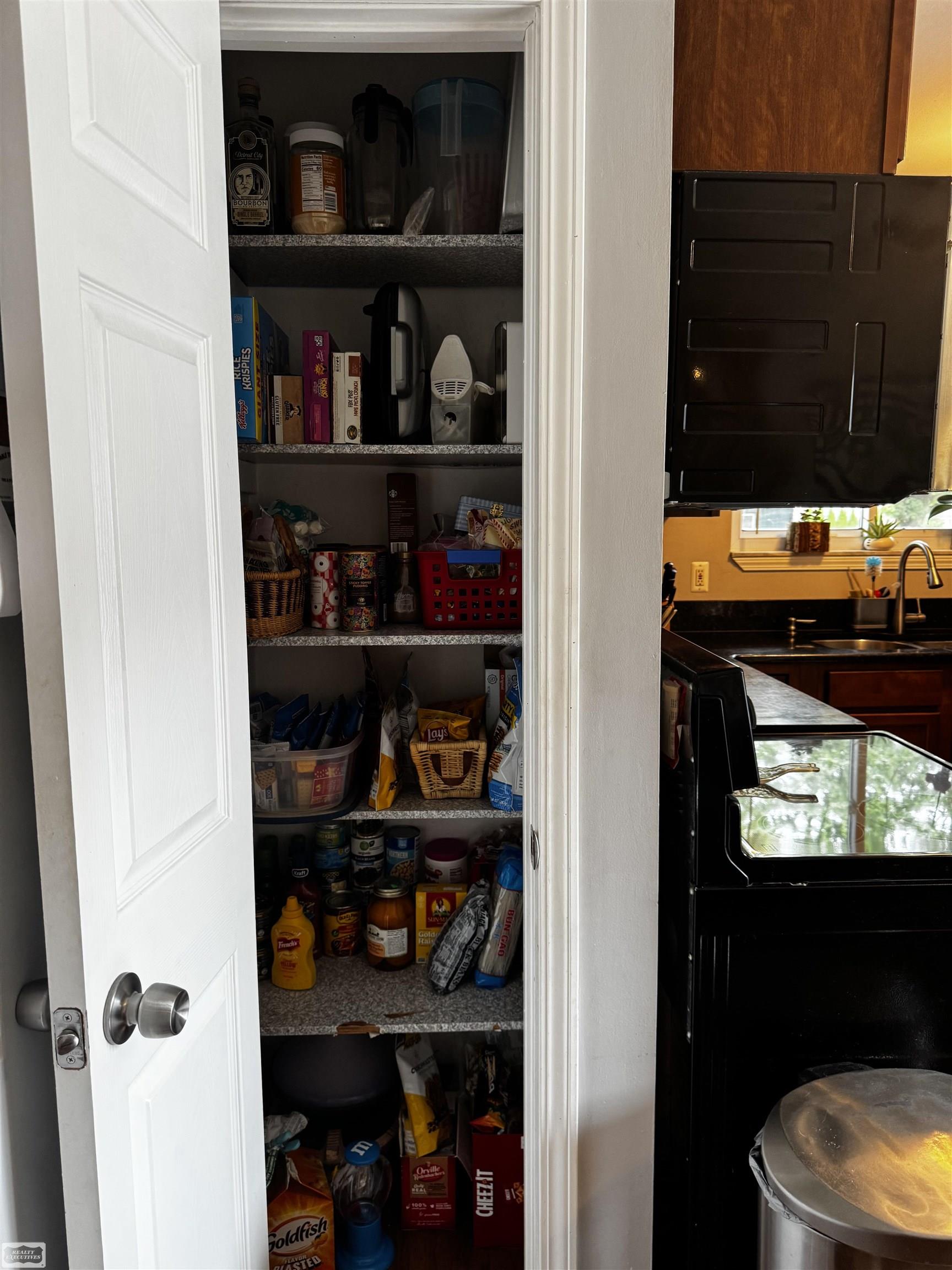 47473 Greenview Road Utica, MI 48317 - Photo 14 of 35