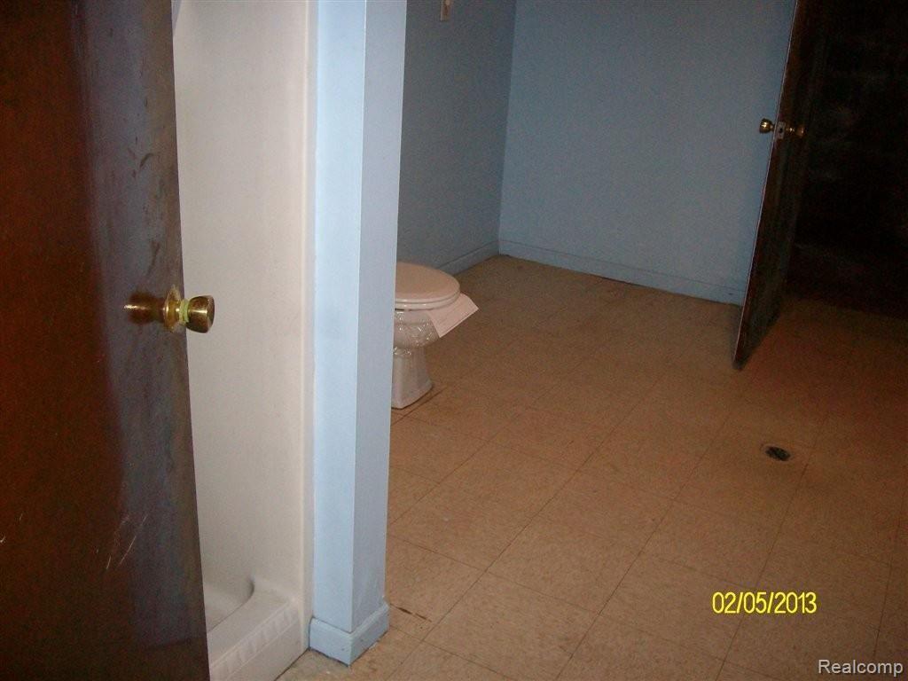 9995 Kress Road Pinckney, MI 48169 - Photo 13 of 16 kress basement bath.jpg