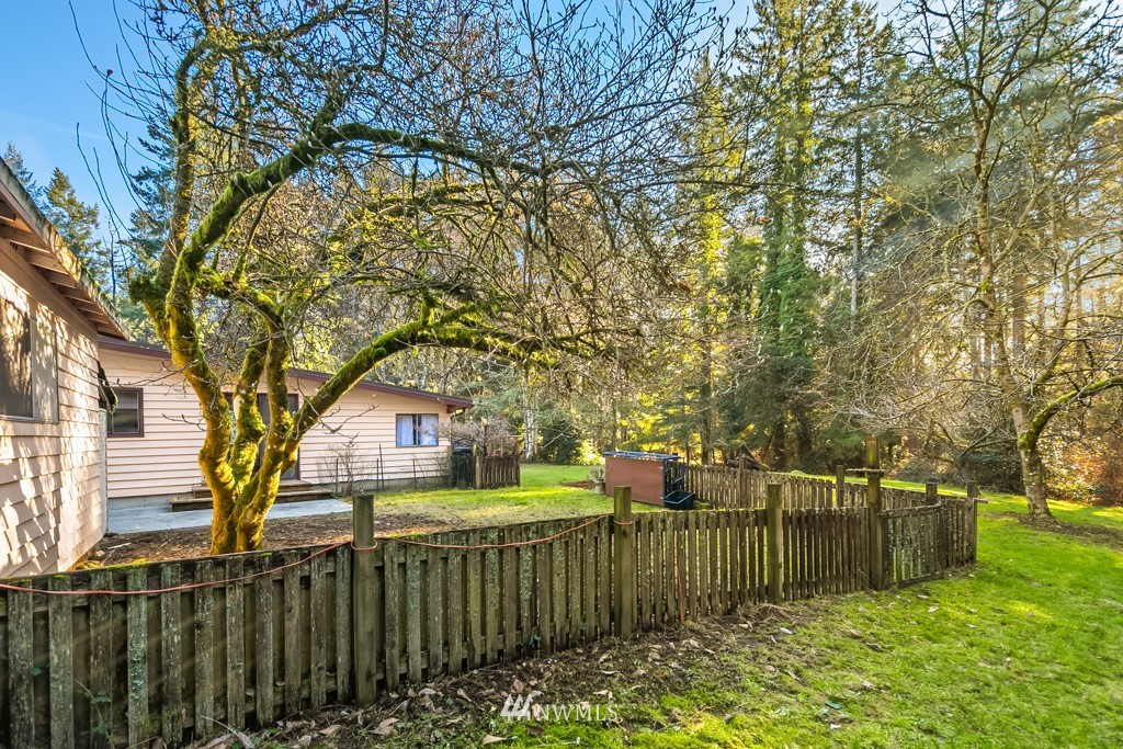 17721 Beall Road Southwest Vashon, WA 98070 - Photo 27 of 35 a view of a wrought iron fences in front of house
