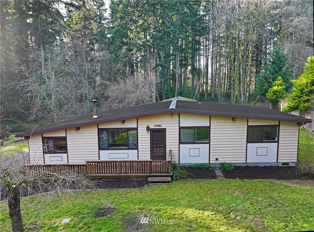 17721 Beall Road Southwest Vashon, WA 98070 - Photo 32 of 35 a front view of a house with a garden